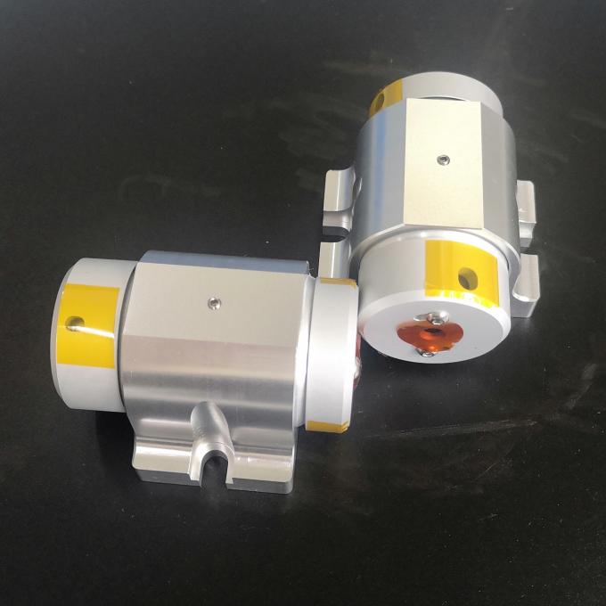 Isolatori di spazio libero a polarizzazione ottica di Faraday da 1550 nm 0
