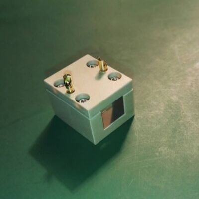 Acquistare Celle Pockels LN (LiNbO3) – Coefficiente elettro-ottico elevato, bassa tensione a semionda, soglia di danno elevata, rivestimento AR, per Q-Switch, modulatore di fase, comunicazione laser e sistemi laser industriali fabbricazione online
